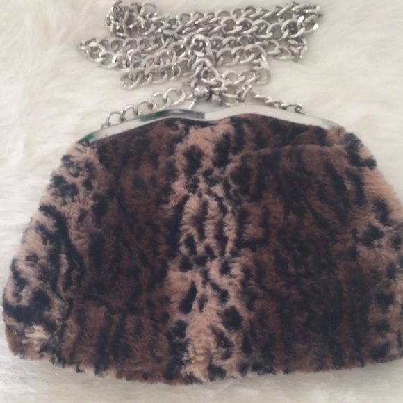 APT 9 faux fur bag with silver chain strap - Picture 5 of 8